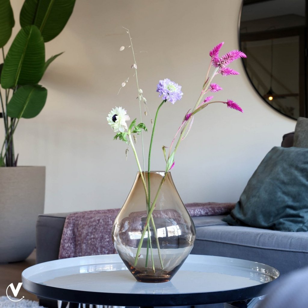 Lesse taupe vaas Vase the World - mrshomeandgarden