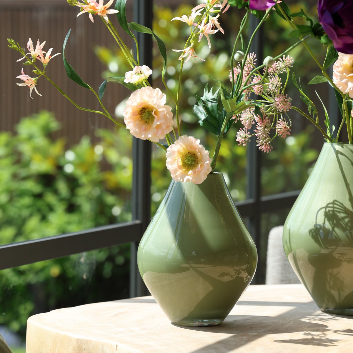 Vaas Lesse metallic pastel green Vase the World