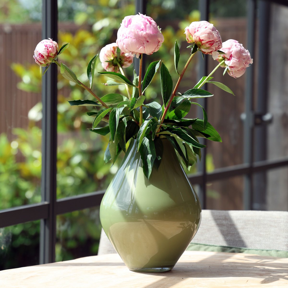 Vaas Lesse metallic pastel green Vase the World