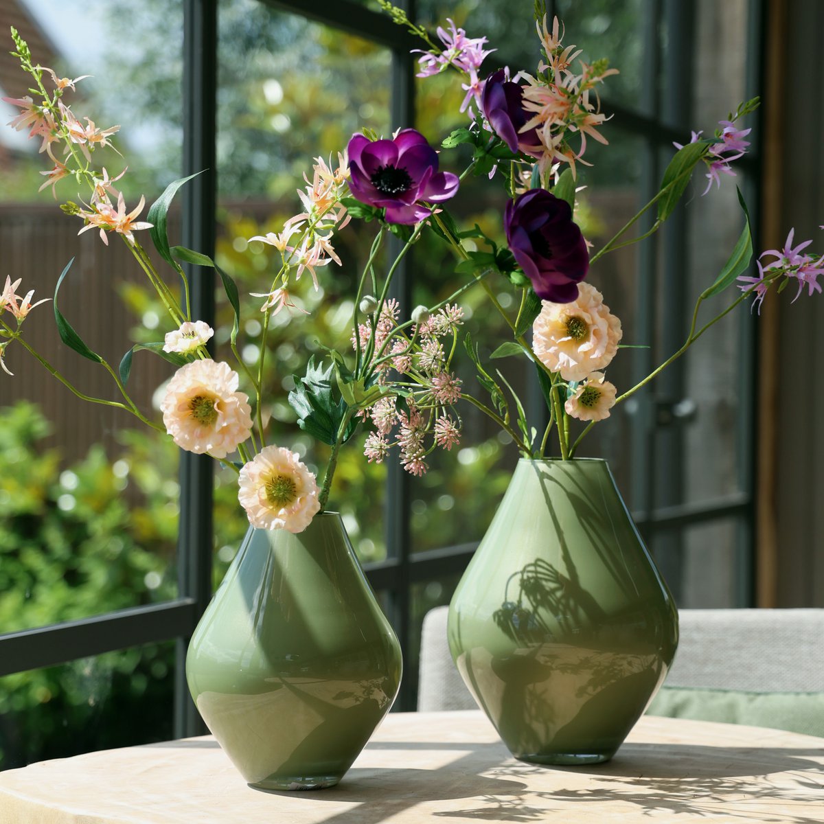 Vaas Lesse metallic pastel green Vase the World