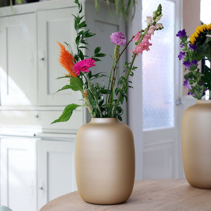 Vaas Artic matte gold Vase the World - mrshomeandgarden